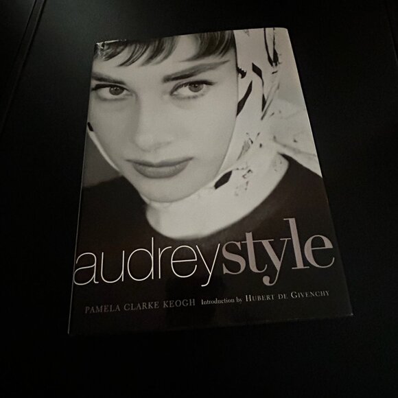 New Audrey Hepburn Coffee Table Photo Book - Picture 5 of 7